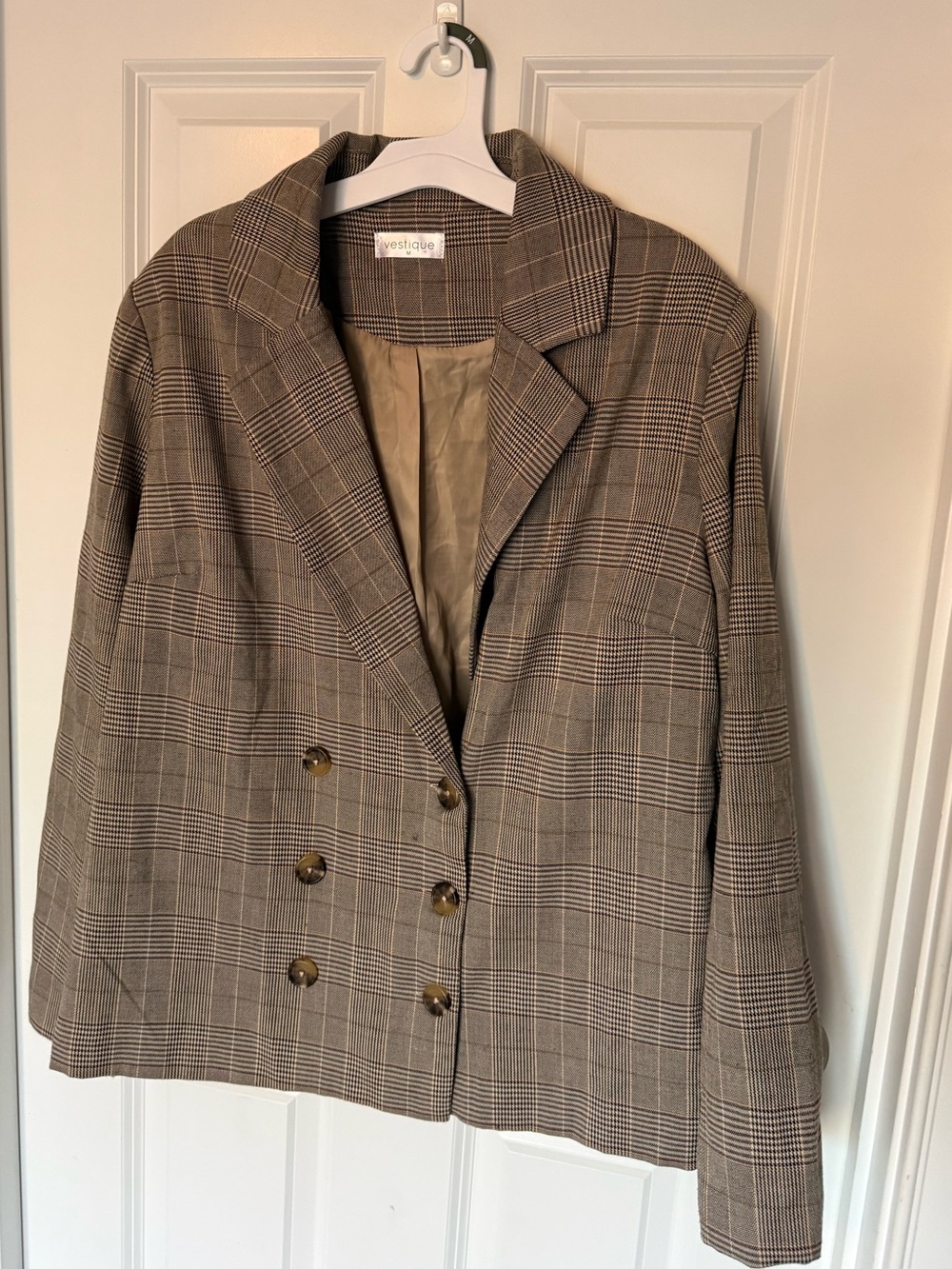 vestique Plaid Double-Breasted Blazer in Brown and Tan